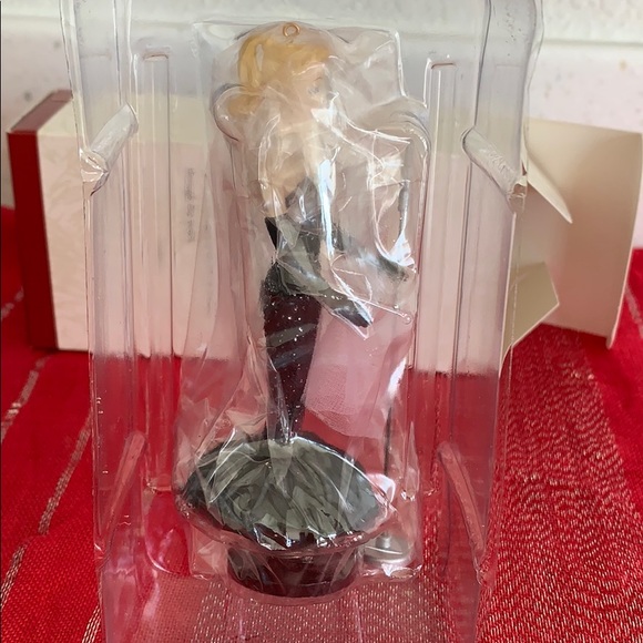 1995 Hallmark Barbie Collector’s Series Ornament - Picture 13 of 16